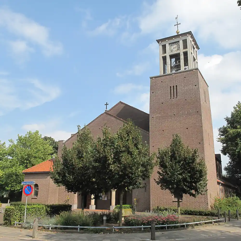 De Sint-Pancratiuskerk in Albergen, vlak bij Harbrinkhoek: alle rijscholen in Harbrinkhoek op een rij