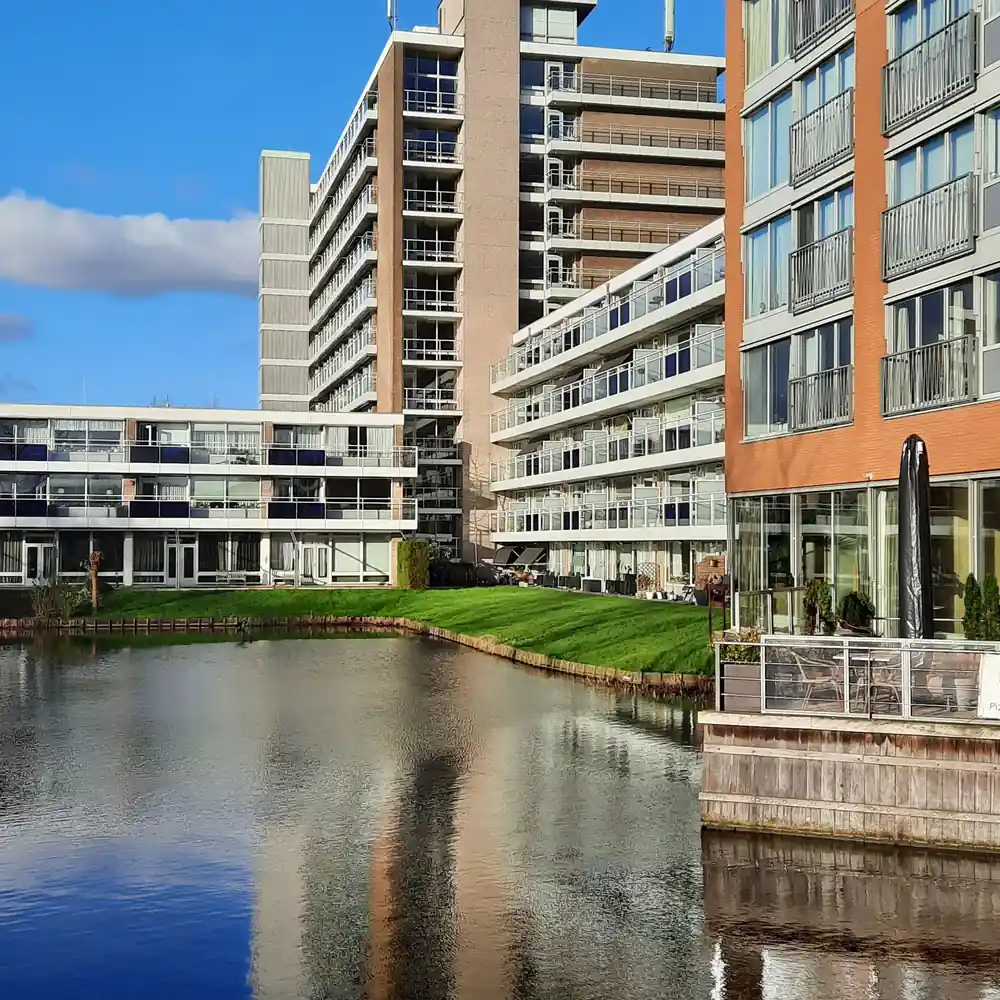 Appartementen aan het water in Alphen aan den Rijn: vergelijk de rijscholen in Alphen aan den Rijn