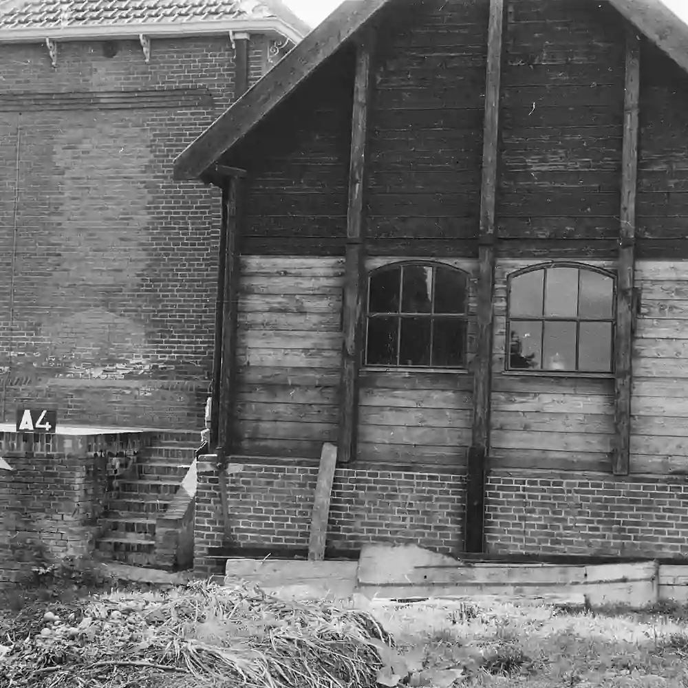 Het gemaal van Ameide op een oude foto: alle rijscholen in Ameide op een rij