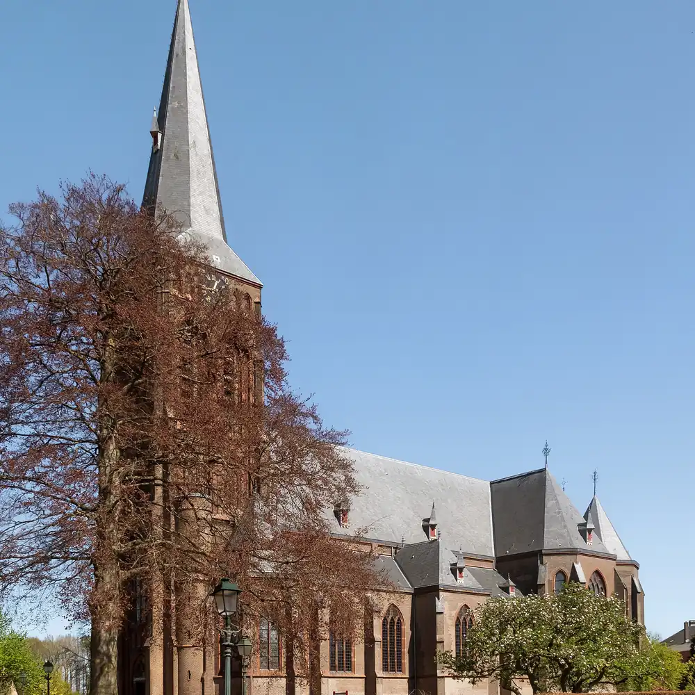 De Sint-Martinuskerk in Baak: alle rijscholen in Baak op een rij