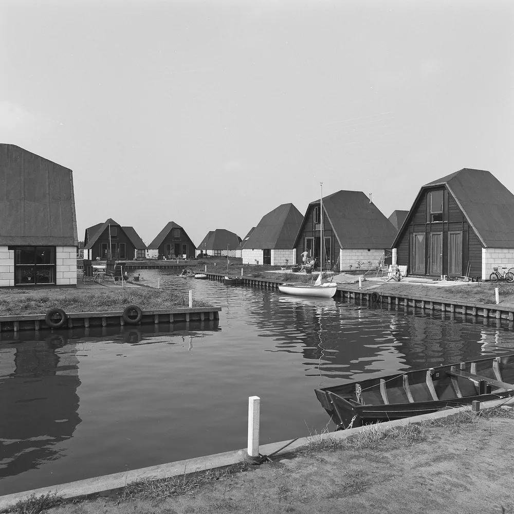 De jachthaven van Balk op een oude foto, waar je de rijscholen in Balk kunt vergelijken