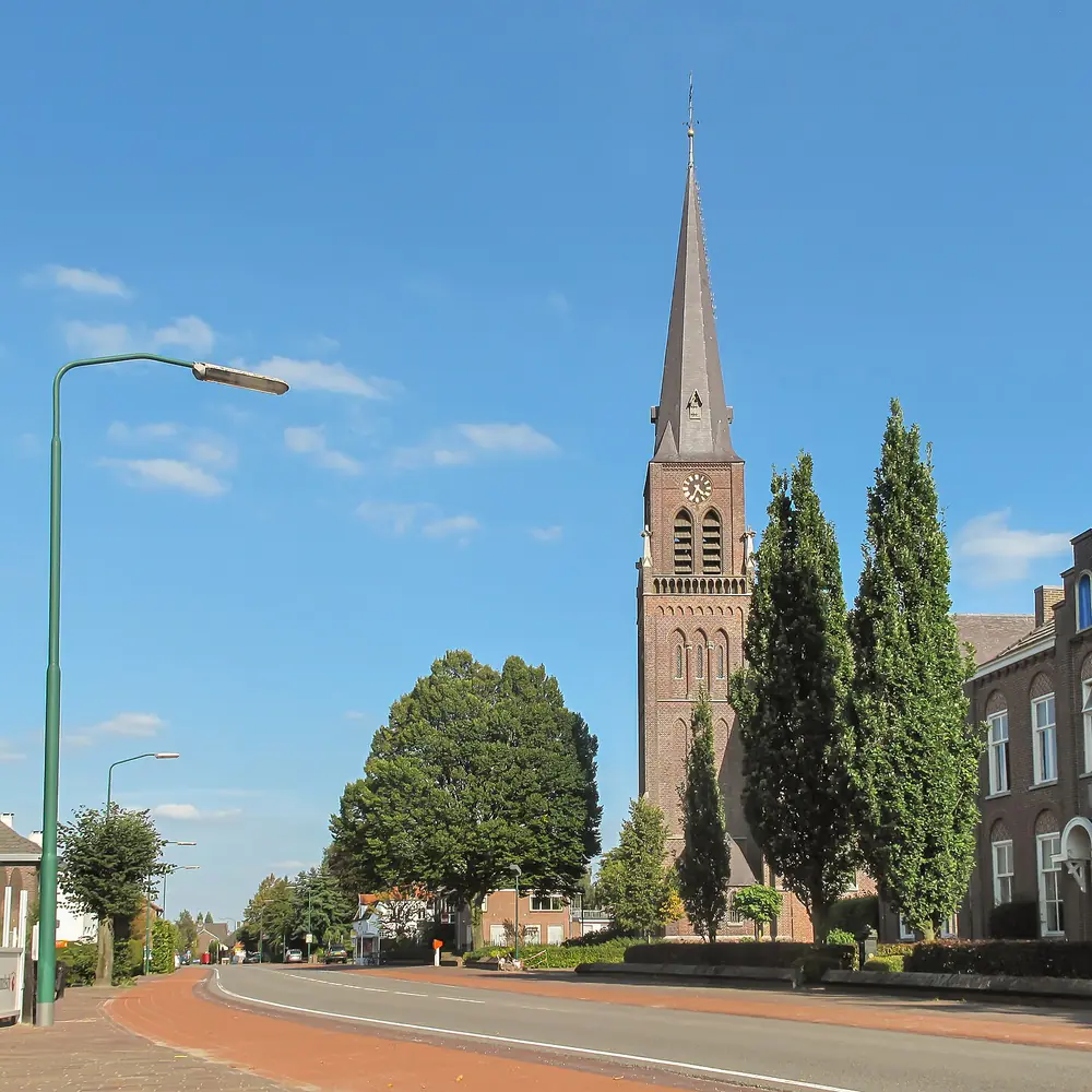 De Sint-Petruskerk in Bergeijk: vergelijk de rijscholen in Bergeijk