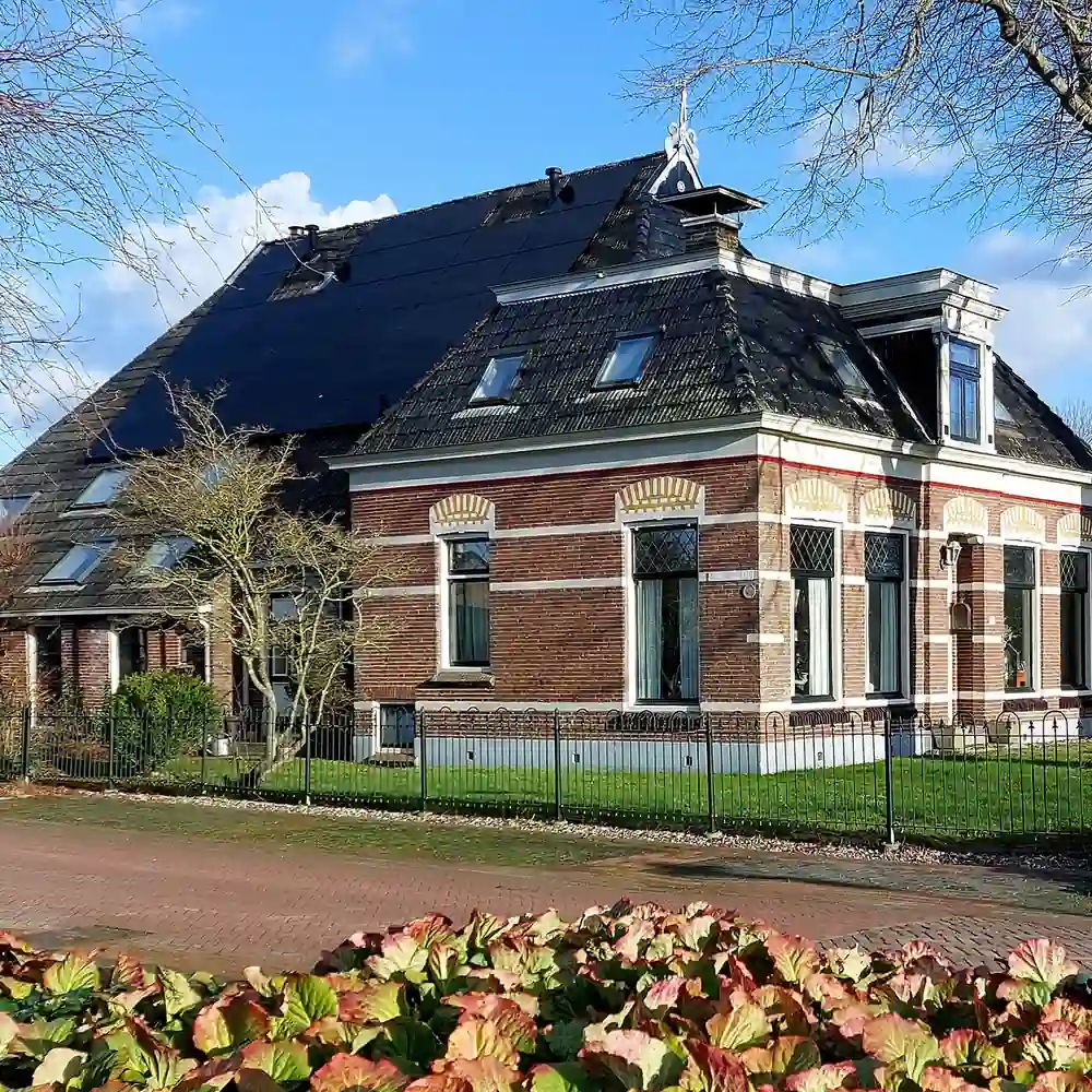 Een huis aan de J.H. van Aismawei in Bitgummole: rijscholen in Bitgummole vergelijken