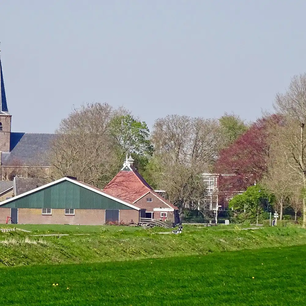 Gezicht op Boksum vanuit het zuiden, waar je de rijscholen in Boksum kunt vergelijken