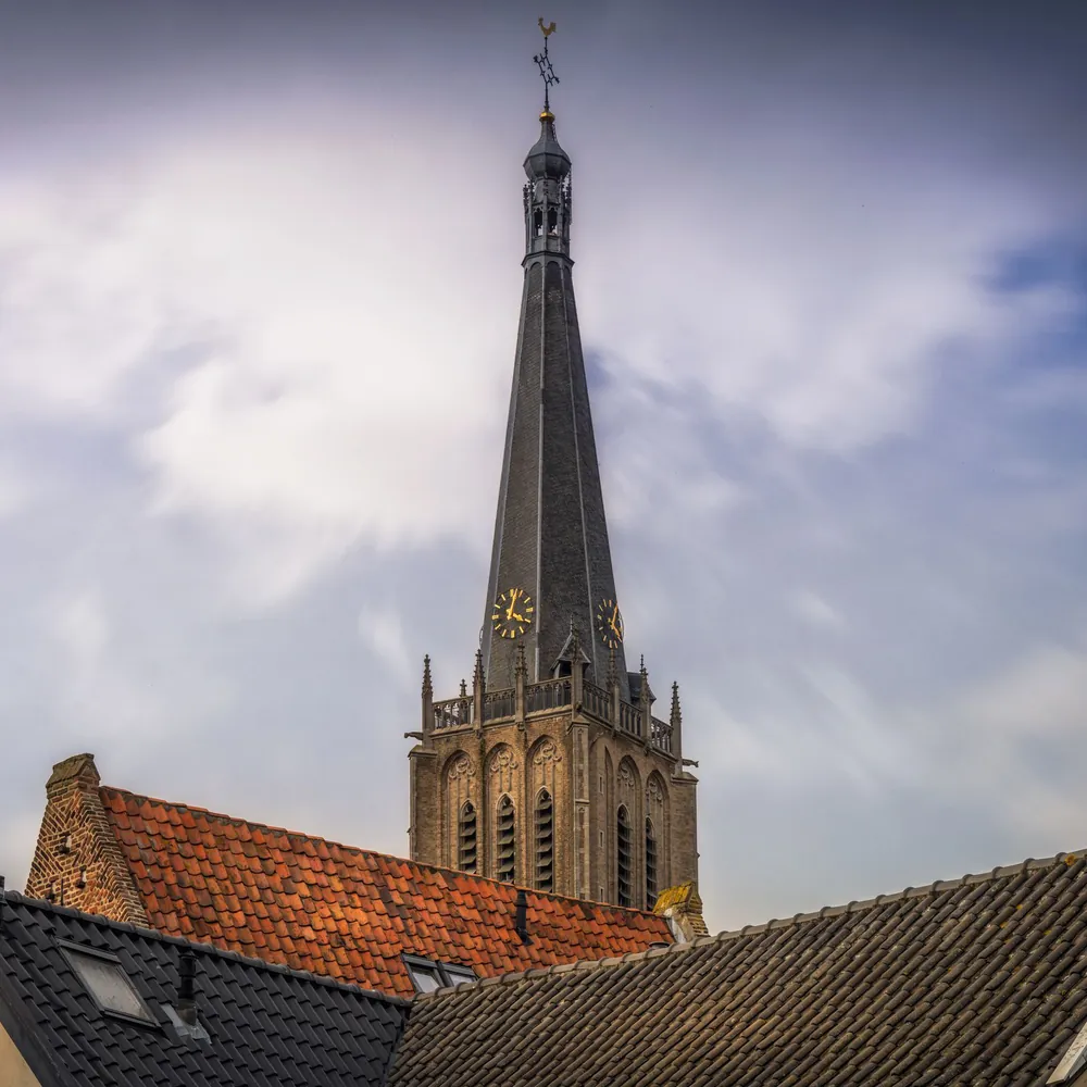 De Martinikerk boven de daken van Doesburg: alle rijscholen in Doesburg op een rij