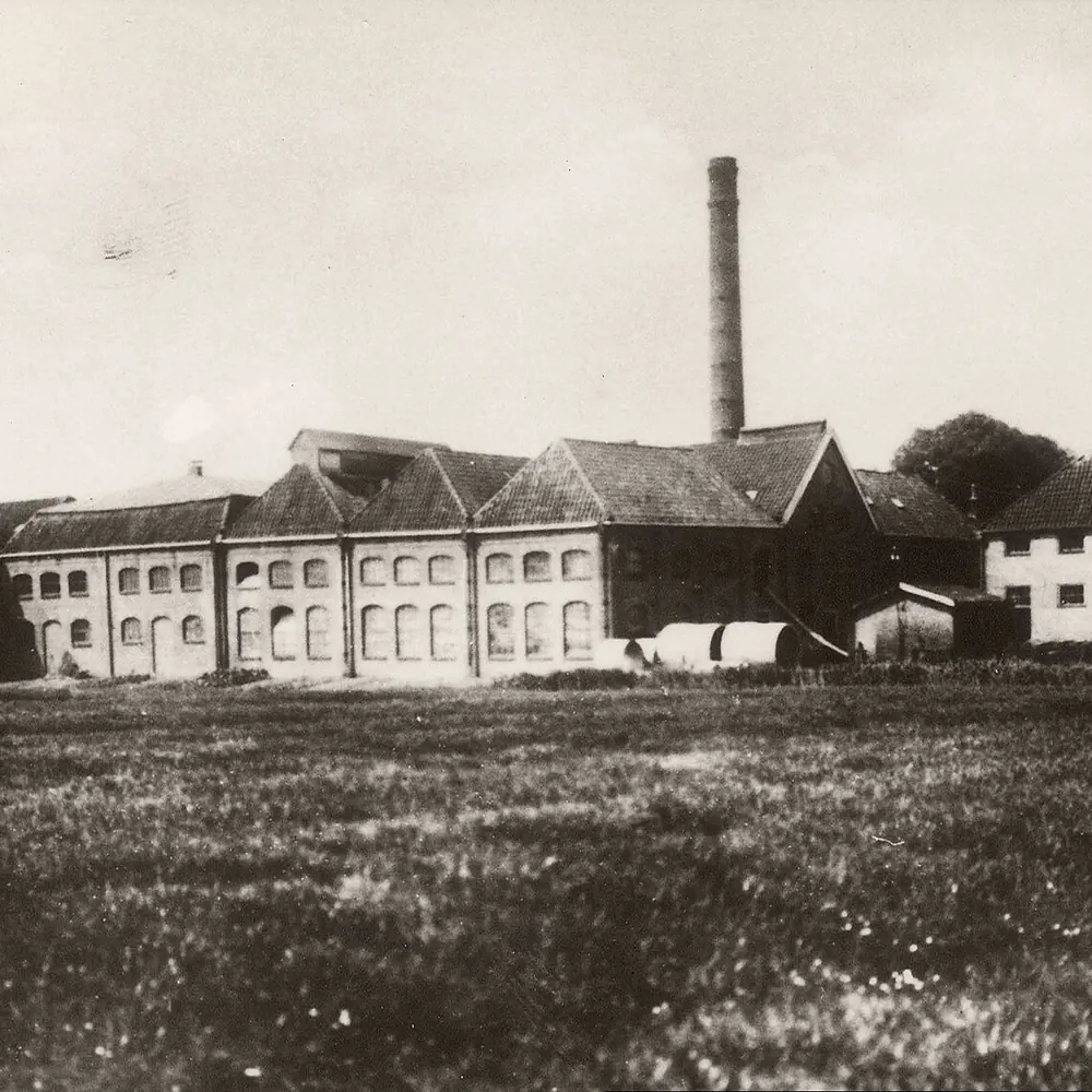 Dronrijp op een foto uit 1920: vergelijk de rijscholen in Dronrijp