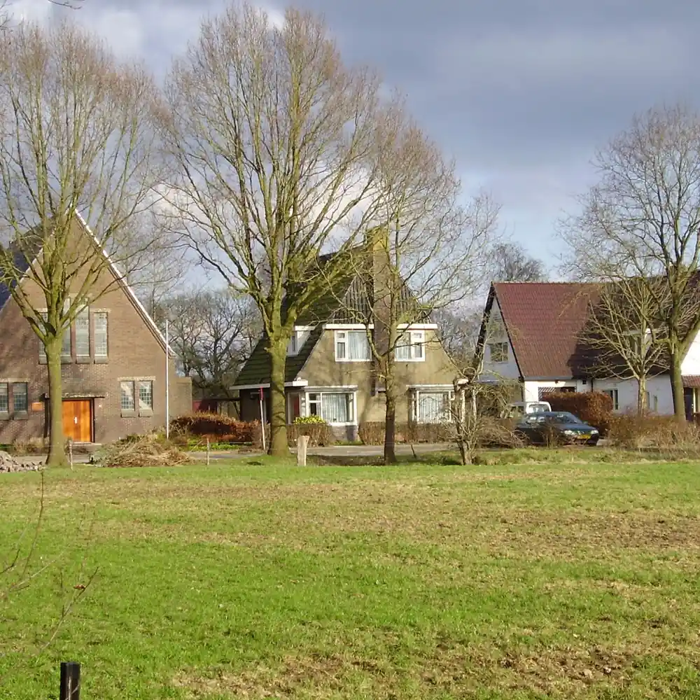 Een straat in Een, waar je de rijscholen in Een kunt vergelijken