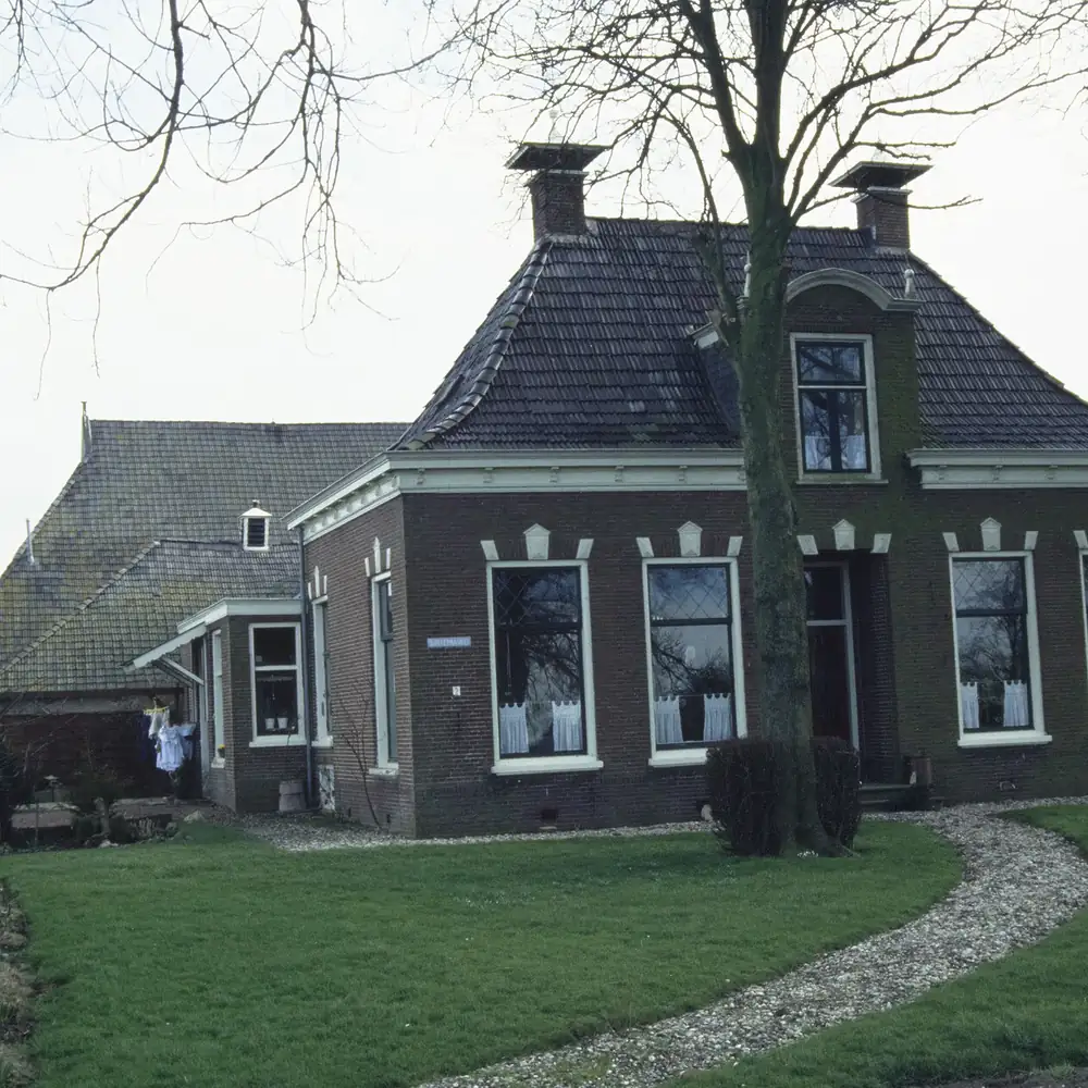 Een boerderij in Engelum, waar je de rijscholen in Engelum kunt vergelijken