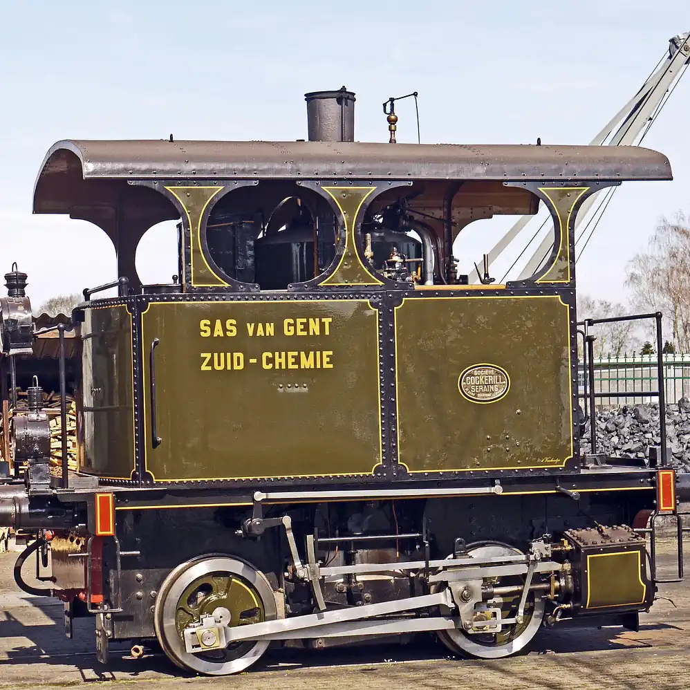 Een stoomlocomotief van de museumlijn in Haaksbergen, waar je de rijscholen in Haaksbergen kunt vergelijken