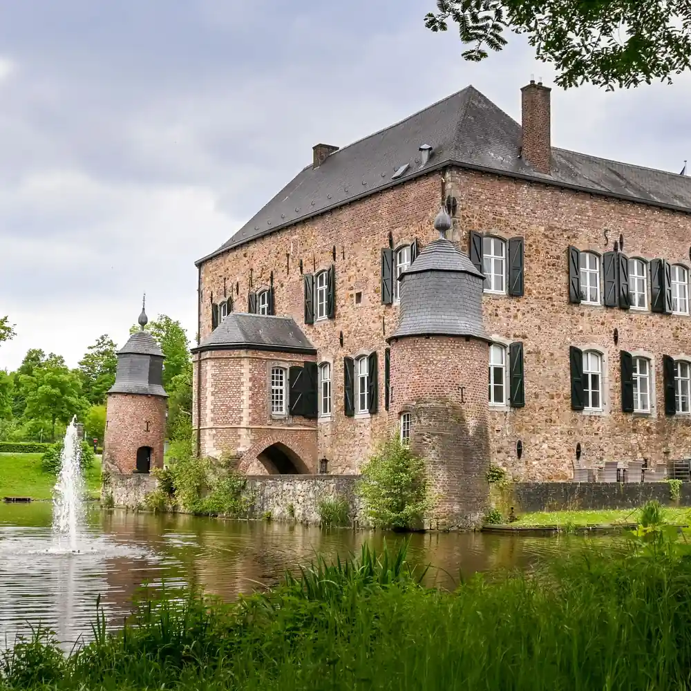 Een kasteel aan het water in Kerkrade: alle rijscholen in Kerkrade op een rij