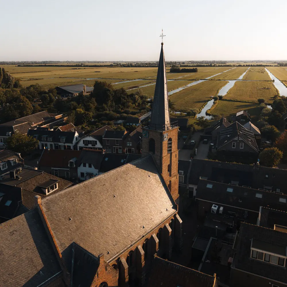 De kerk van Kockengen van bovenaf: rijscholen in Kockengen vergelijken