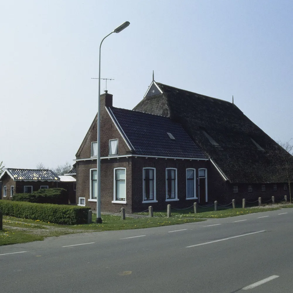 Een boerderij aan de Foarwei in Kollumerzwaag: vergelijk de rijscholen in Kollumerzwaag