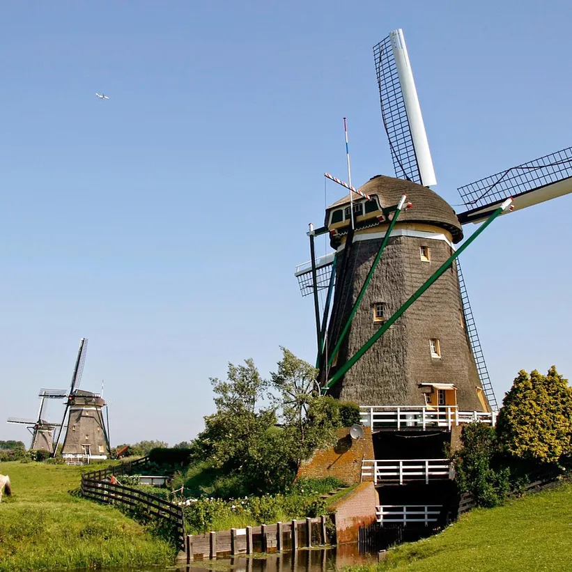 Een molen in het buitengebied van Leidschendam, waar je de rijscholen in Leidschendam kunt vergelijken
