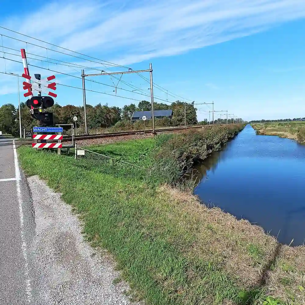 Een vaart langs de weg bij Middelie: rijscholen in Middelie vergelijken