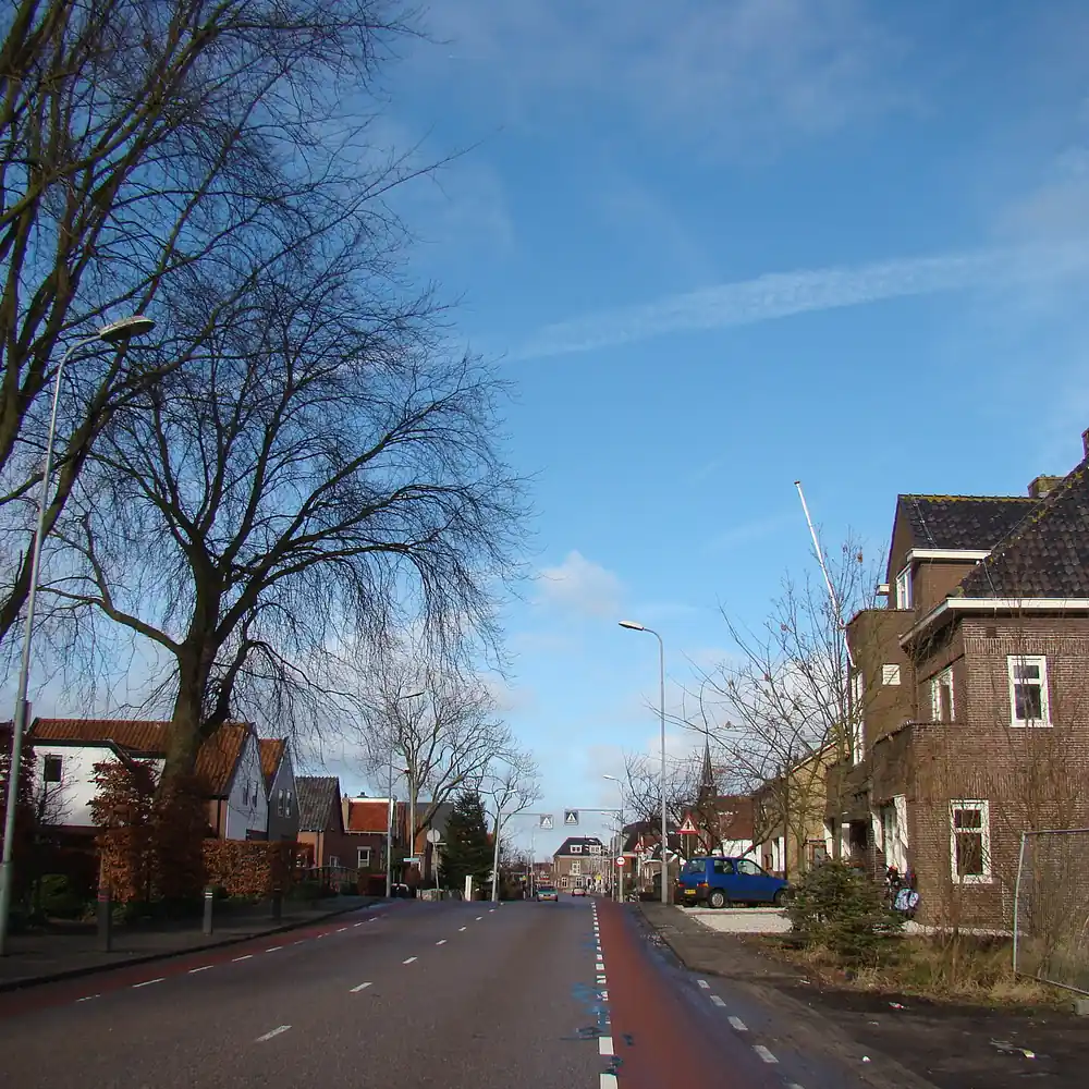 Een straat in Oostzaan, waar je de rijscholen in Oostzaan kunt vergelijken