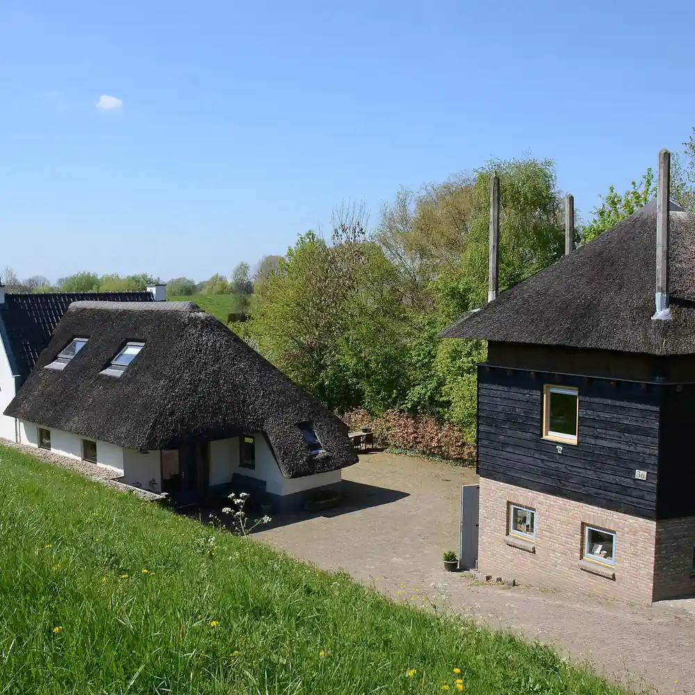 Een boerderij aan de Waal bij Opijnen: rijscholen in Opijnen vergelijken
