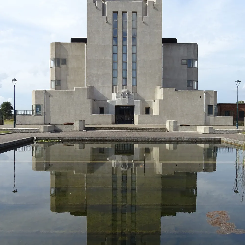 Het radiogebouw van Radio Kootwijk, waar je de rijscholen in Radio Kootwijk kunt vergelijken
