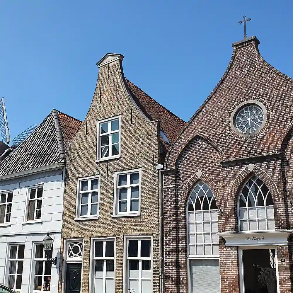 Historische gevels in Ravenstein: alle rijscholen in Ravenstein op een rij