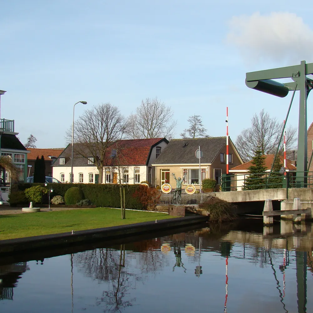Een ophaalbrug in Rijpwetering: vergelijk de rijscholen in Rijpwetering