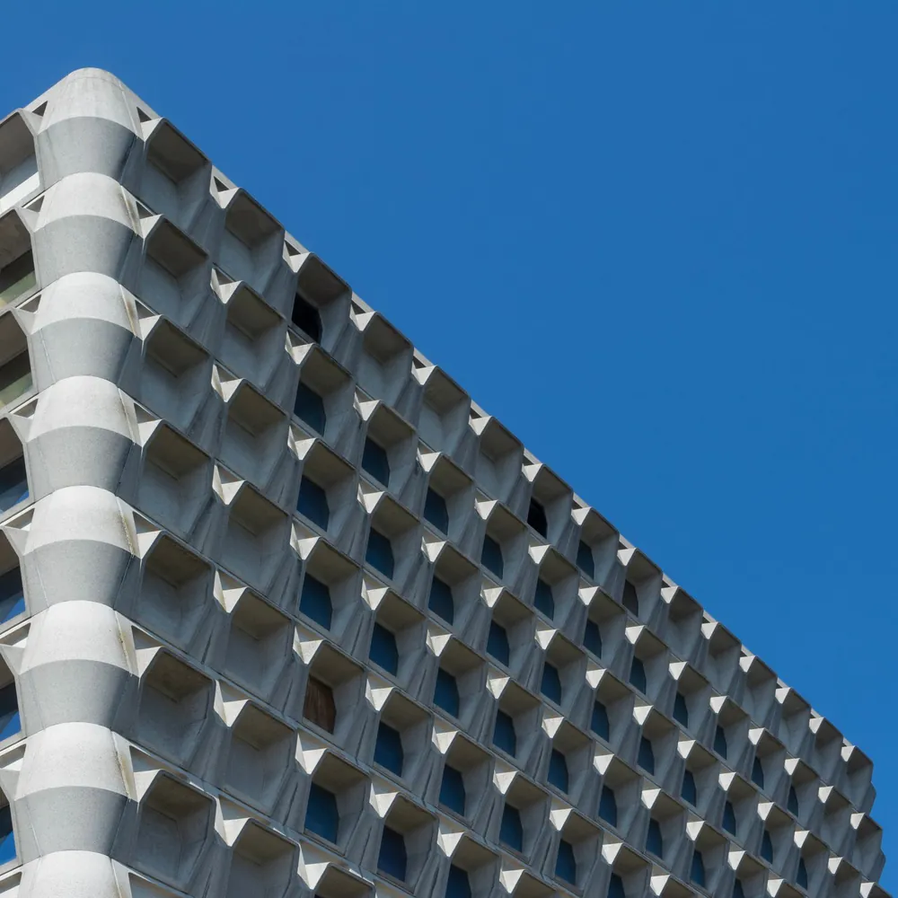 Een modern gebouw in Rijswijk: rijscholen in Rijswijk (Zuid-Holland) vergelijken