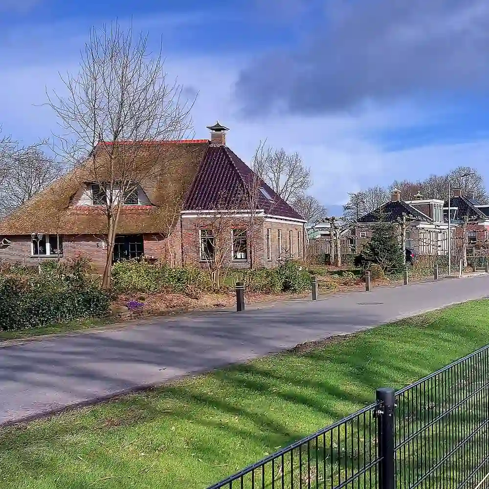 De Juckemawei in Rinsumageast, waar je de rijscholen in Rinsumageast kunt vergelijken