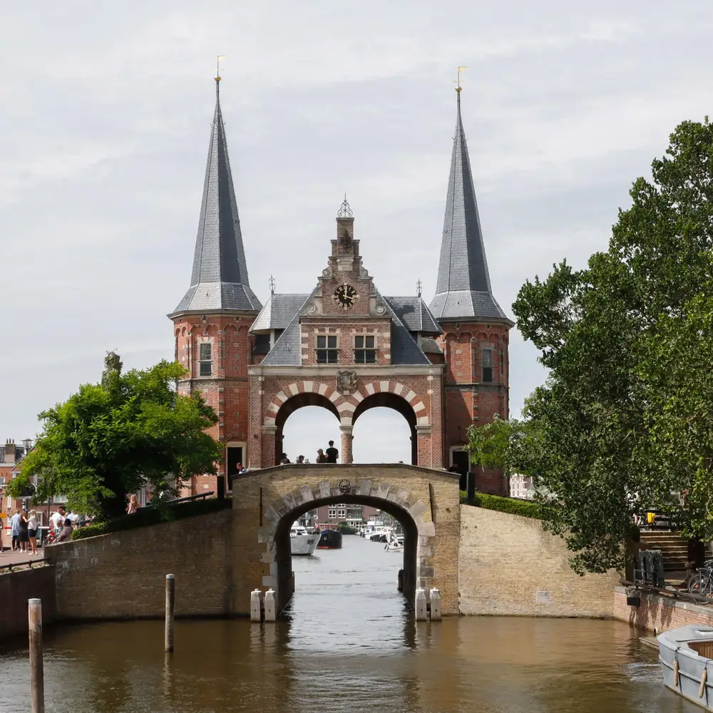 De Waterpoort in Sneek: vergelijk de rijscholen in Sneek