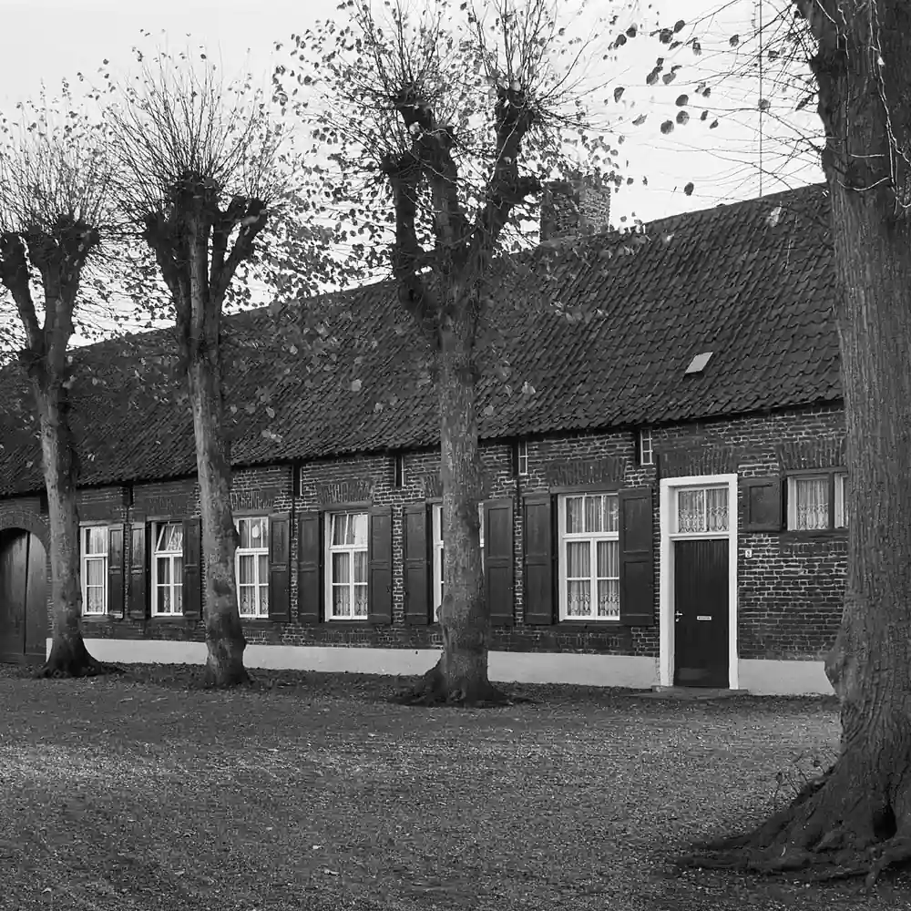 Een huis in Stramproy op een oude foto: alle rijscholen in Stramproy op een rij