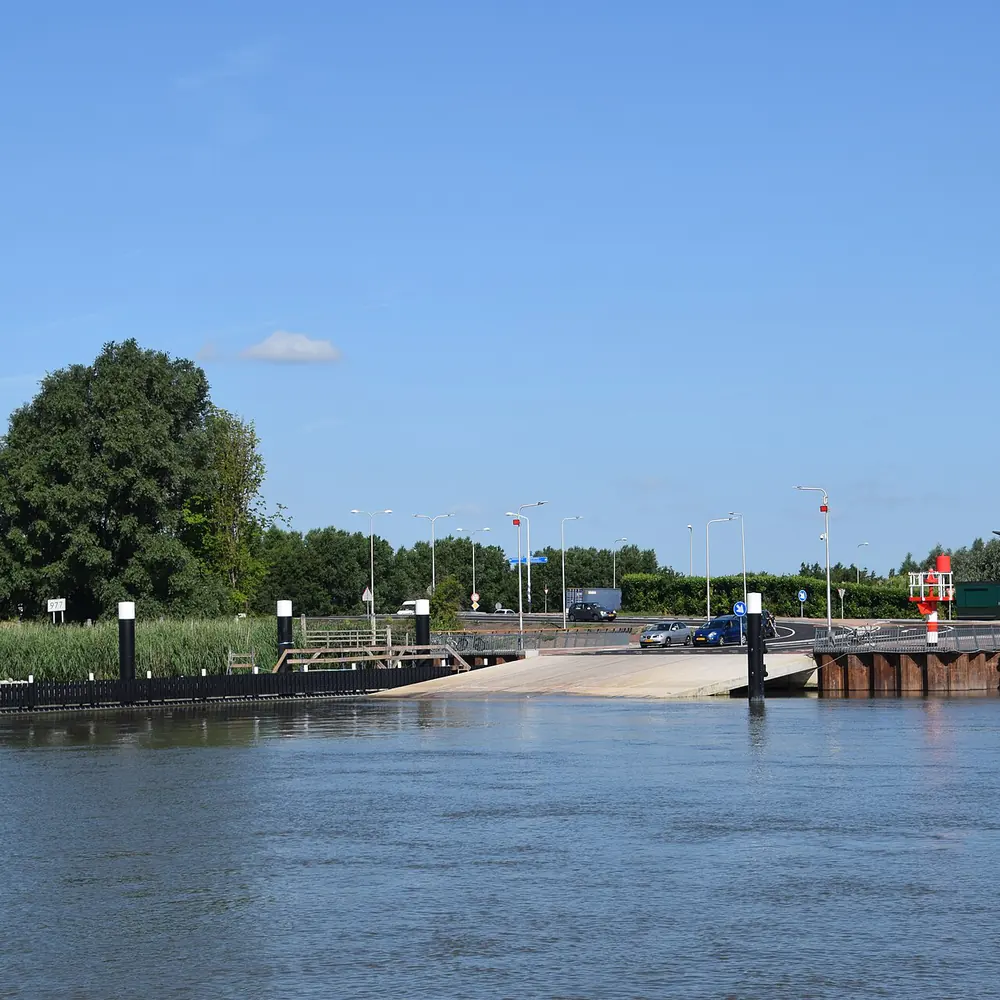 De veerpont bij Streefkerk, vlak bij Bleskensgraaf Ca: alle rijscholen in Bleskensgraaf Ca op een rij
