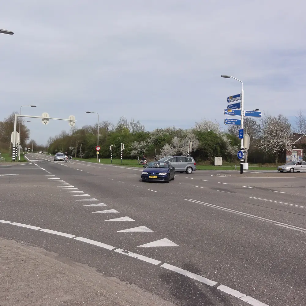 Een kruising aan de rand van Susteren, waar je de rijscholen in Susteren kunt vergelijken