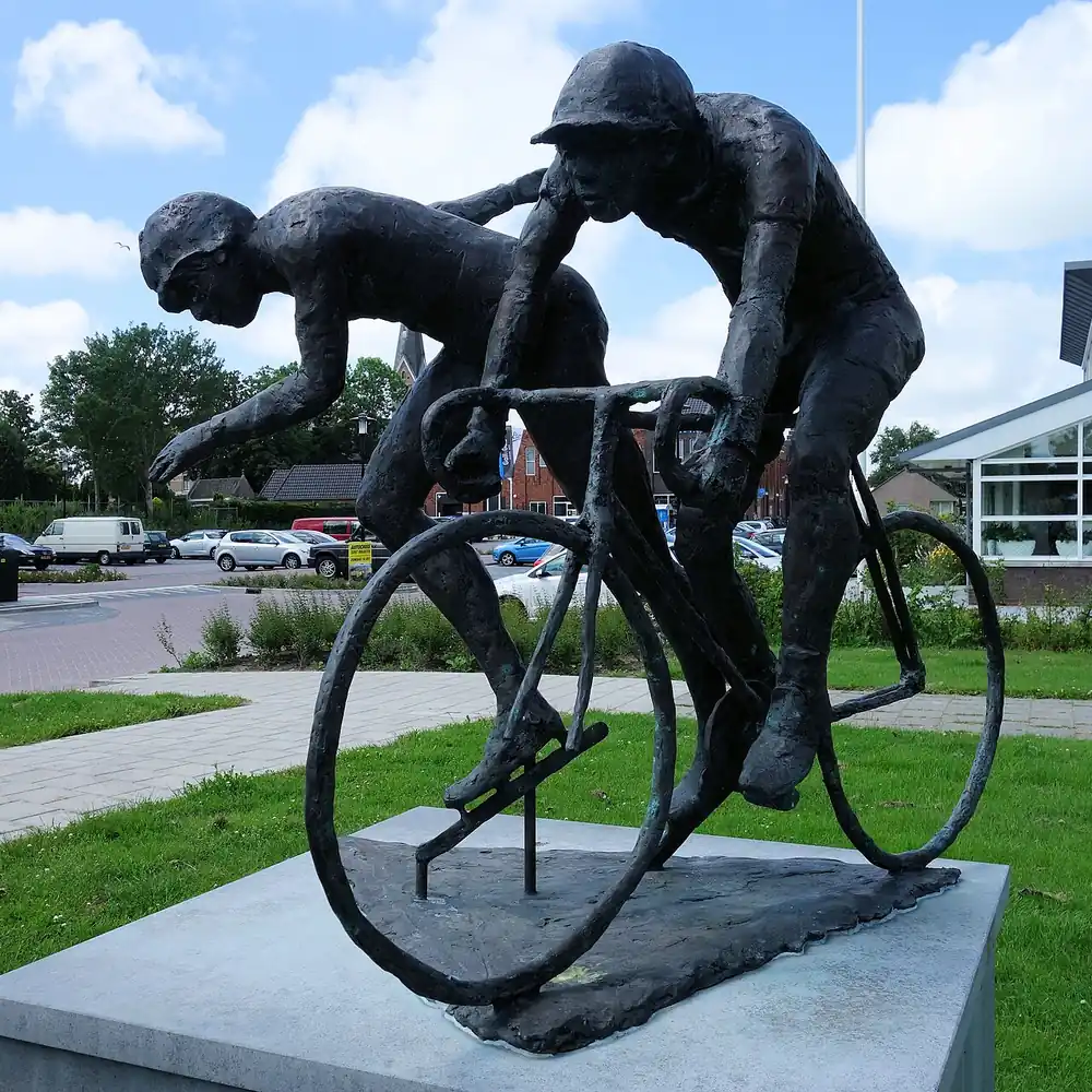 Het beeld De Sporters in Warmenhuizen: rijscholen in Warmenhuizen vergelijken
