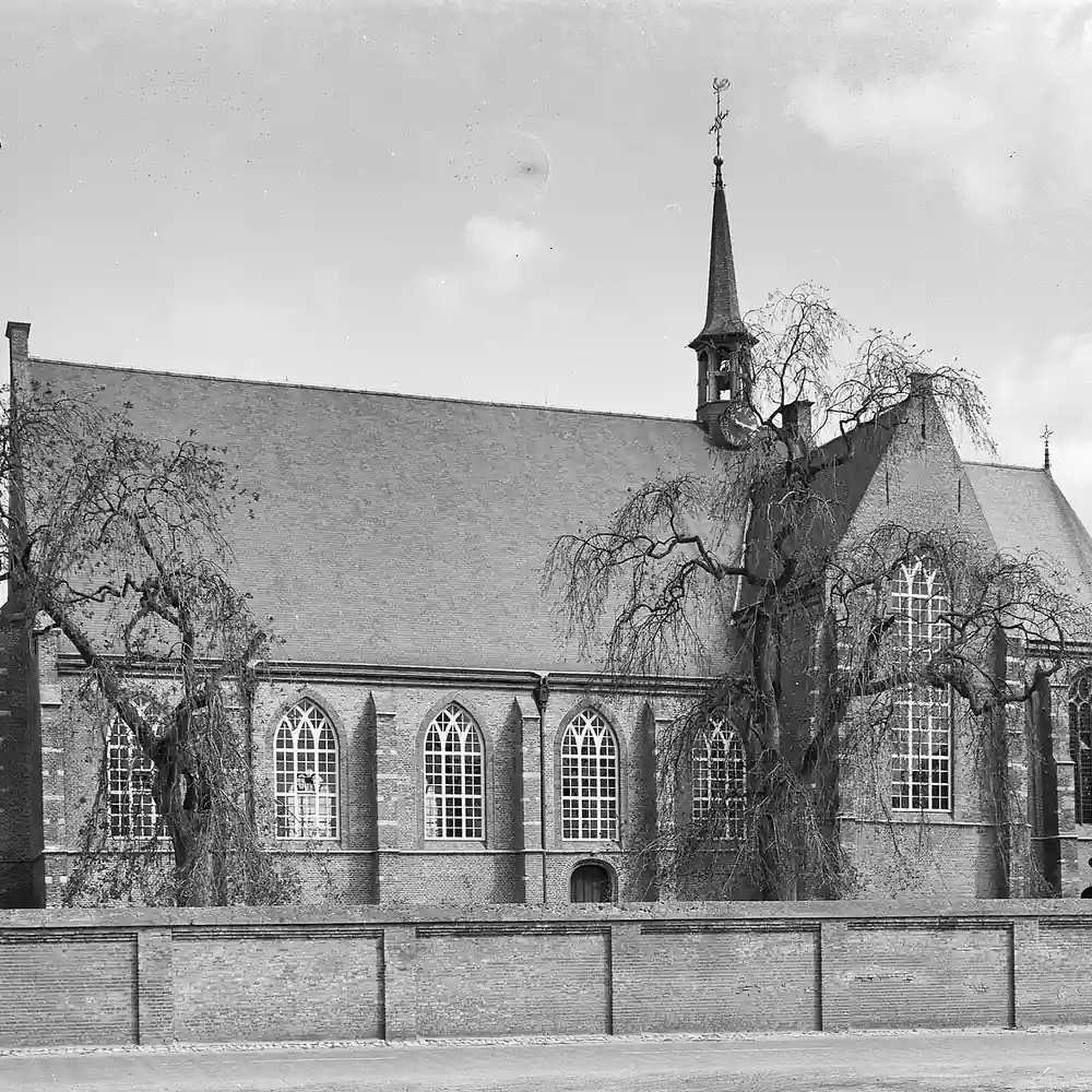 Een kerk in Waspik, waar je de rijscholen in Waspik kunt vergelijken