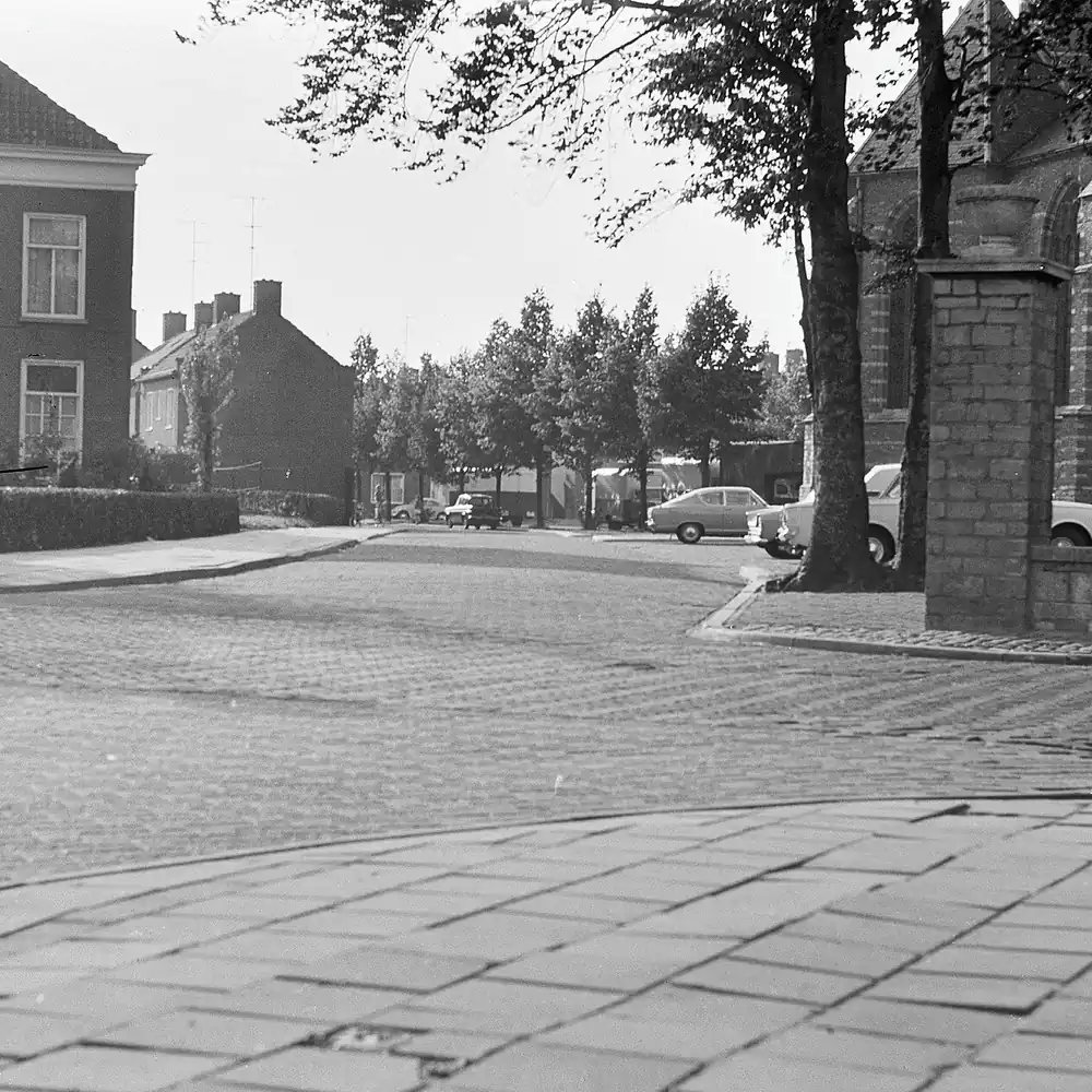 De omgeving van de kerk in Wouw: vergelijk de rijscholen in Wouw
