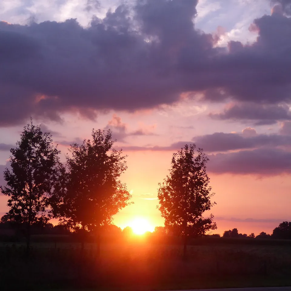 Zonsondergang bij Zelhem, waar je de rijscholen in Zelhem kunt vergelijken