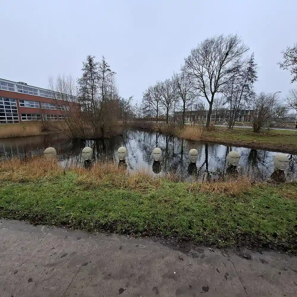 Het water in Zuidhorn, vlak bij Oldehove: alle rijscholen in Oldehove op een rij